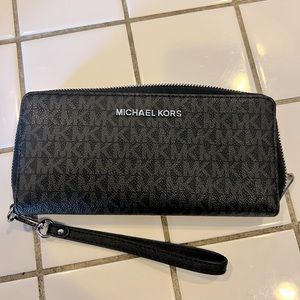 Michael Kors large Continental Wallet